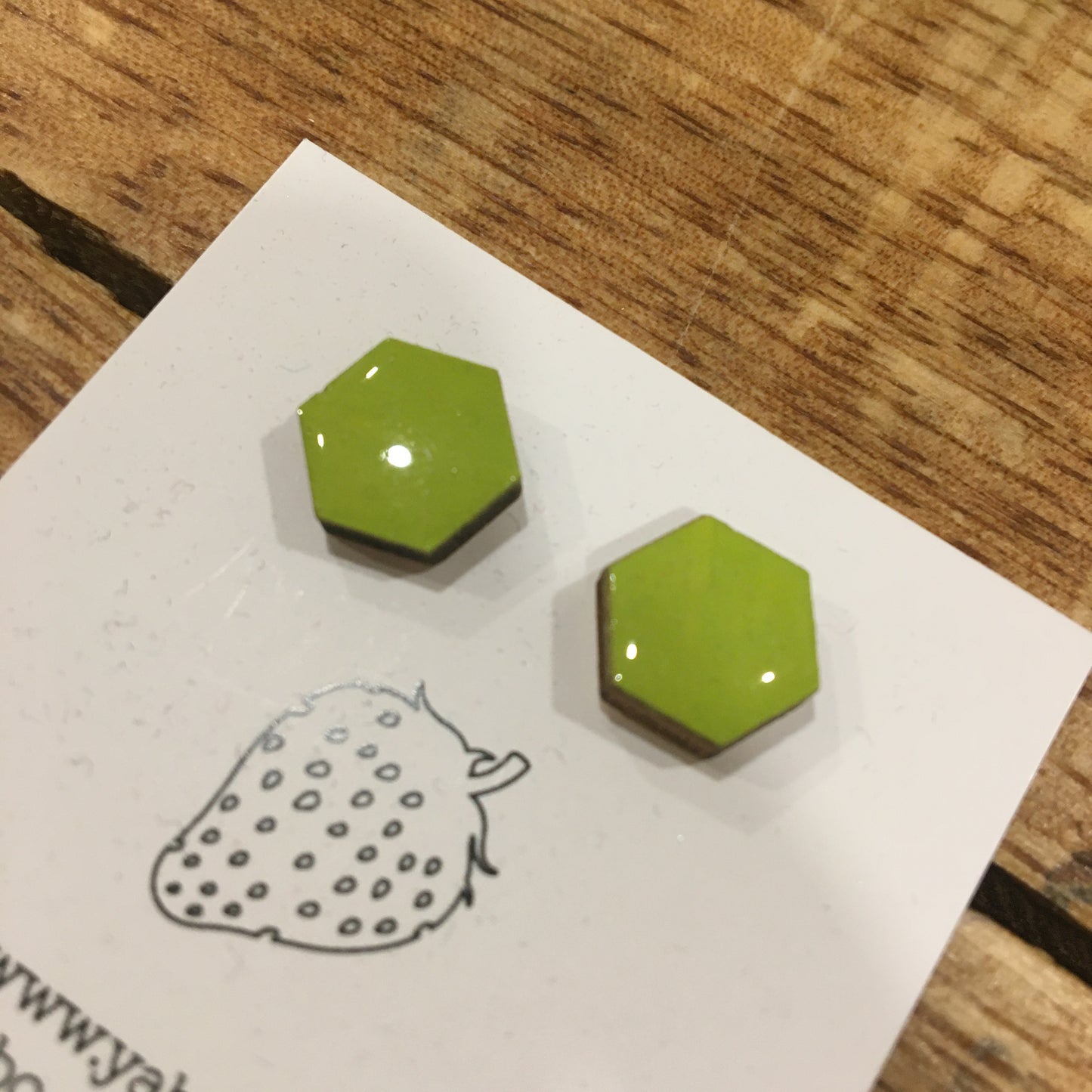 Náušnice - hexagon - Zelená limetka
