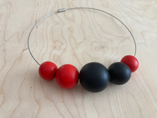 Náhrdelník na struně