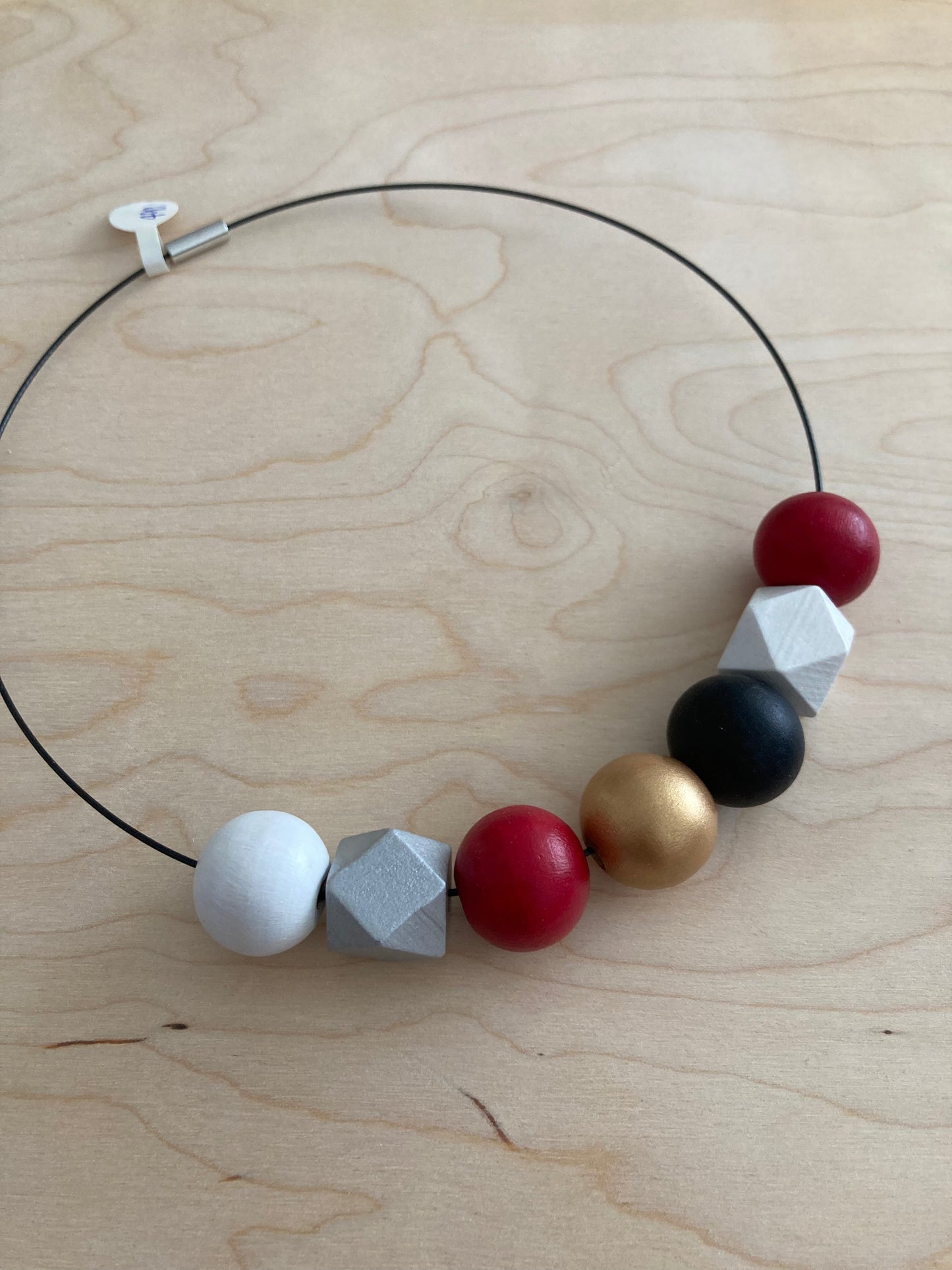 Náhrdelník na struně