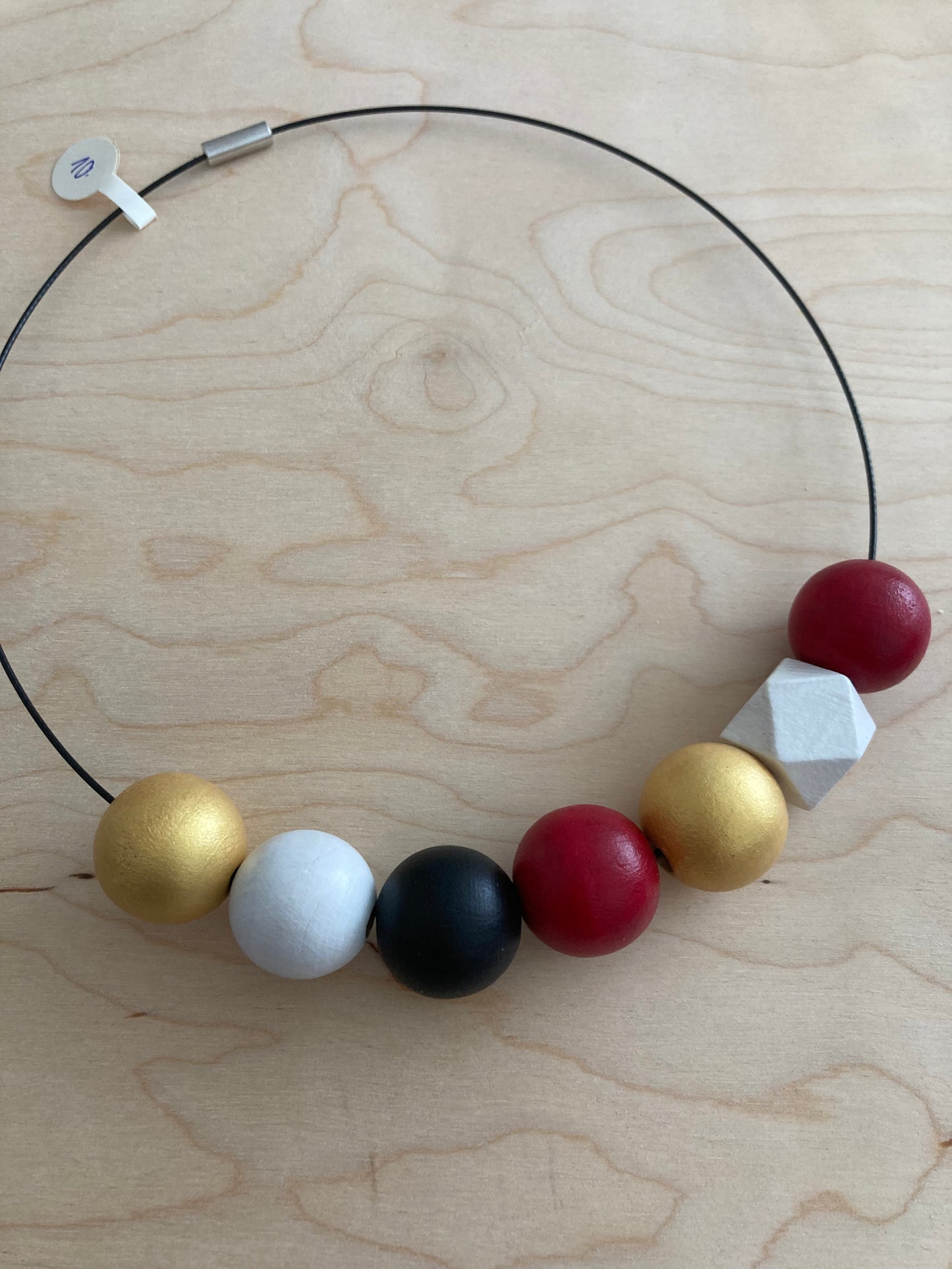 Náhrdelník na struně