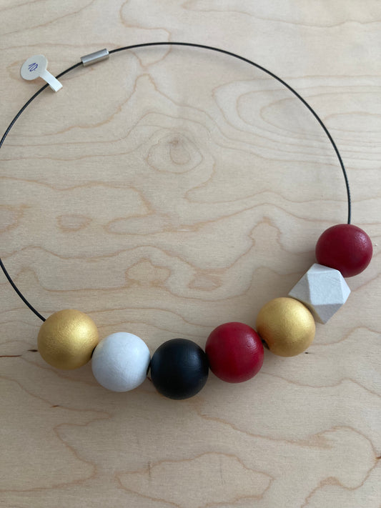 Náhrdelník na struně