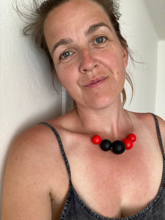 Náhrdelník na struně